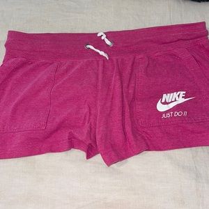 NIKE SHORTS